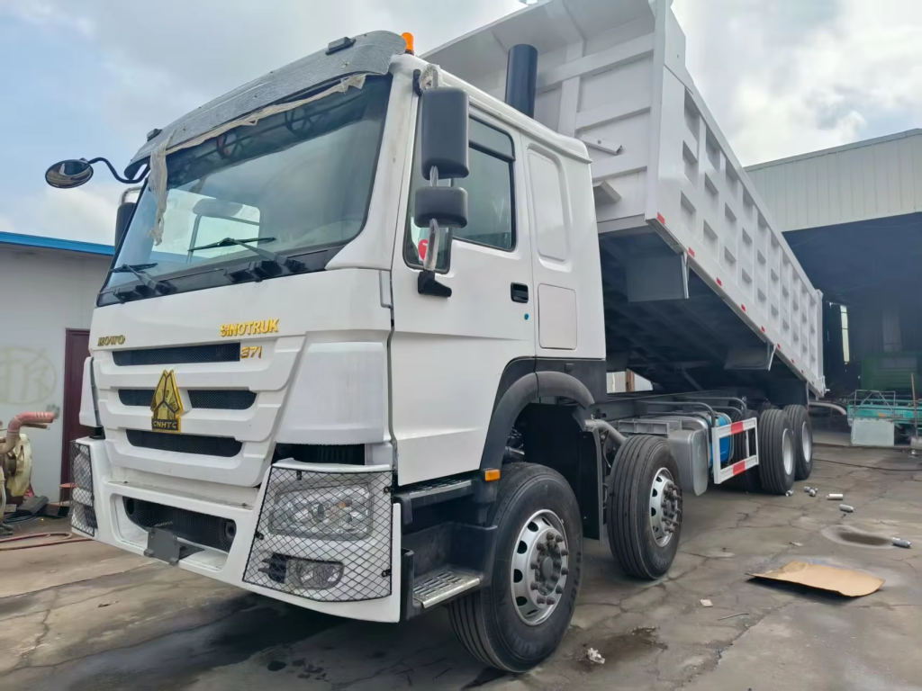 Two HOWO 8X4 380 horsepower dump trucks exported to Tanzania